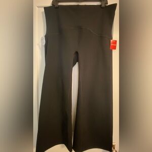 Spanx Boost® Active Ankle Flare Pant
Very Black / Regular / 2X